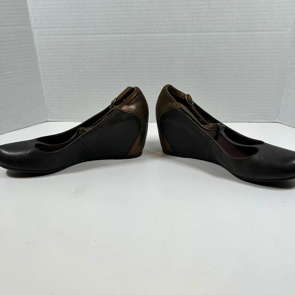 Sundance Shoes Womens 37 Brown Leather T Strap Mary Jane Wedge Pumps Italy
